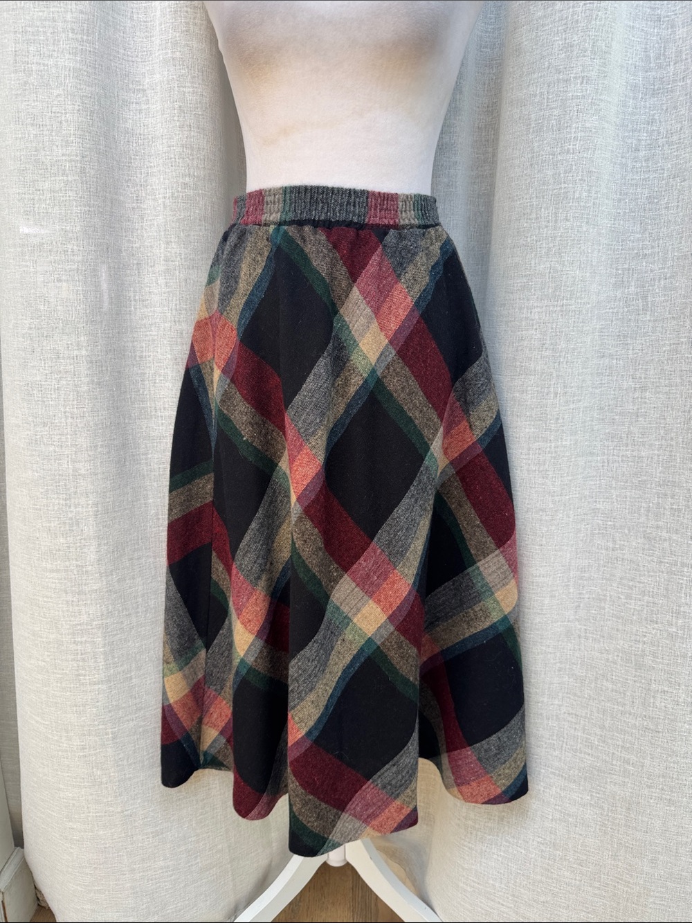 Eccobay diagonal pleated midi skirt tartan plaid pattern with red, green, beige
